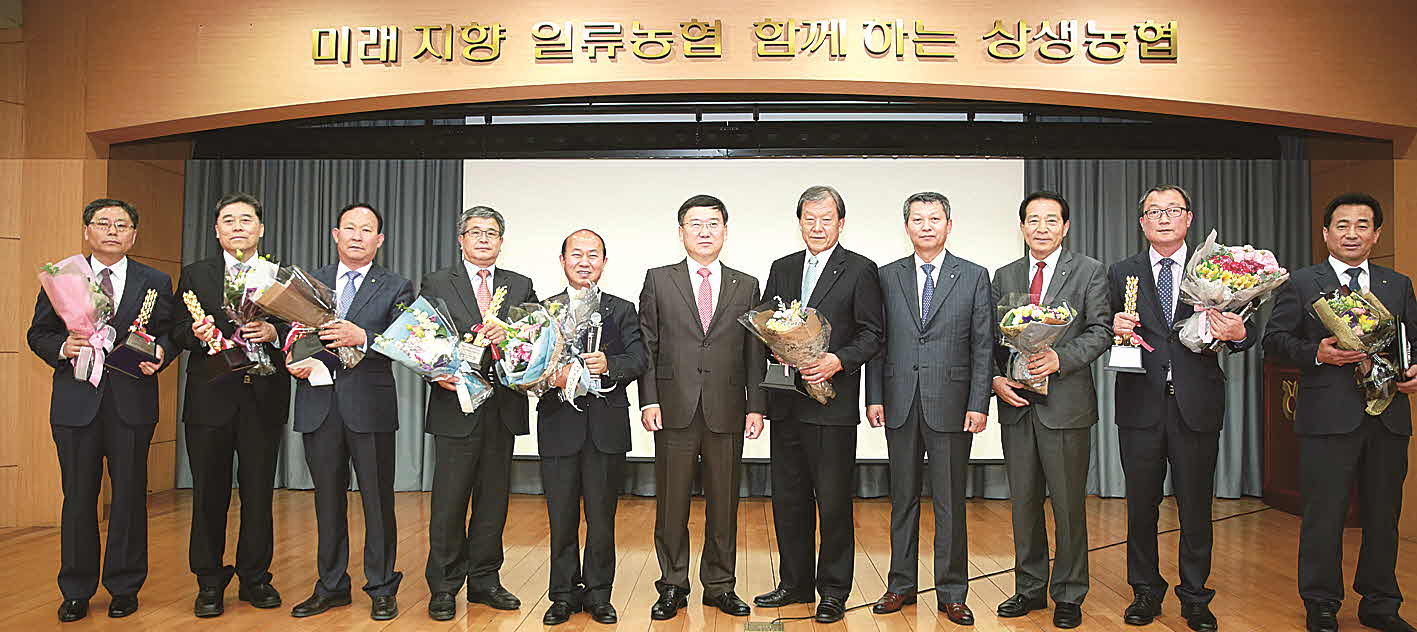 포맷변환_3-경남농협 수출탑 수여.jpg