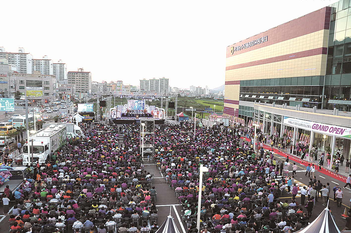 포맷변환_9-개장식 전경.jpg