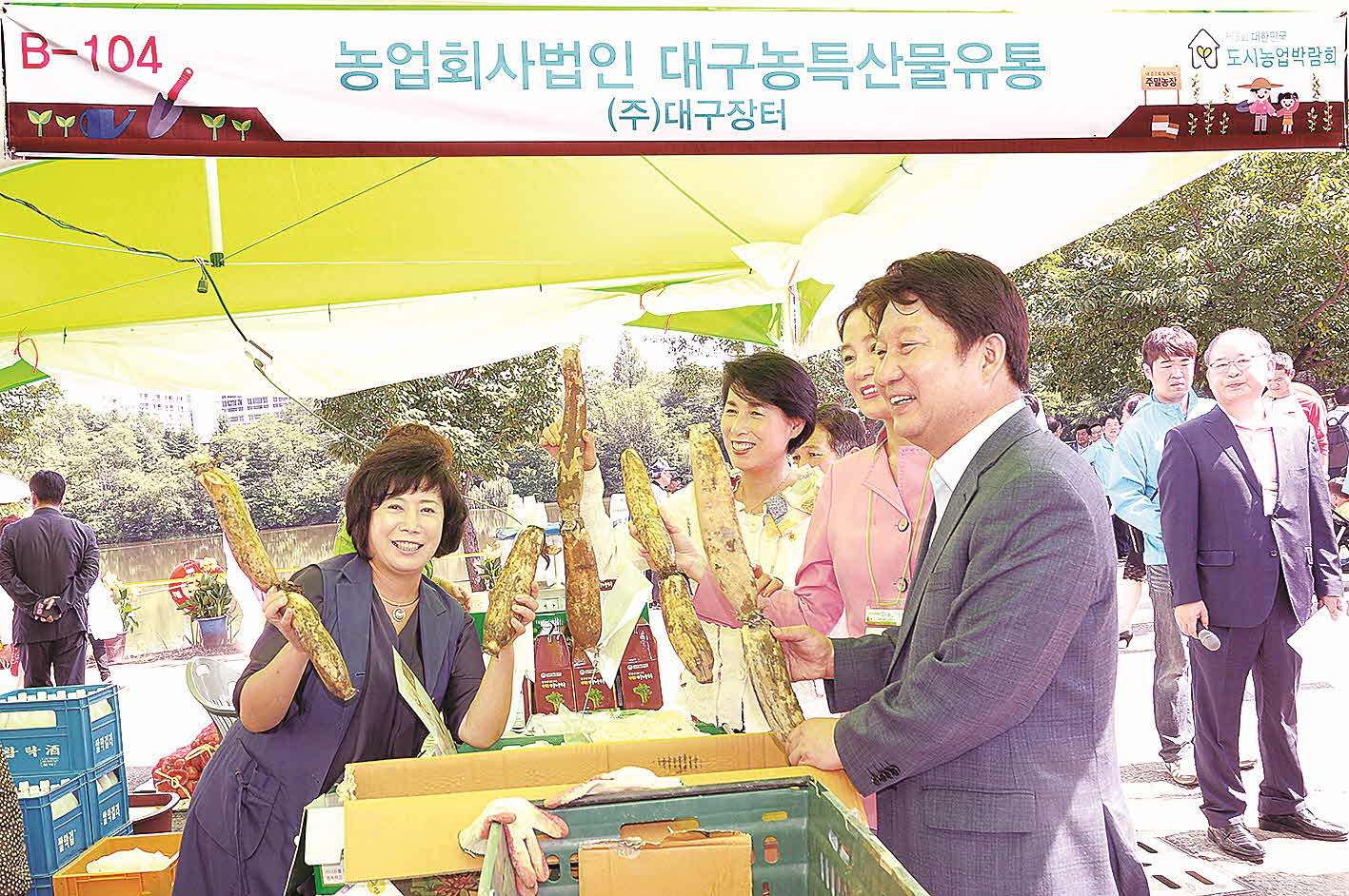 포맷변환_9- 대구장터 연근판매장.jpg