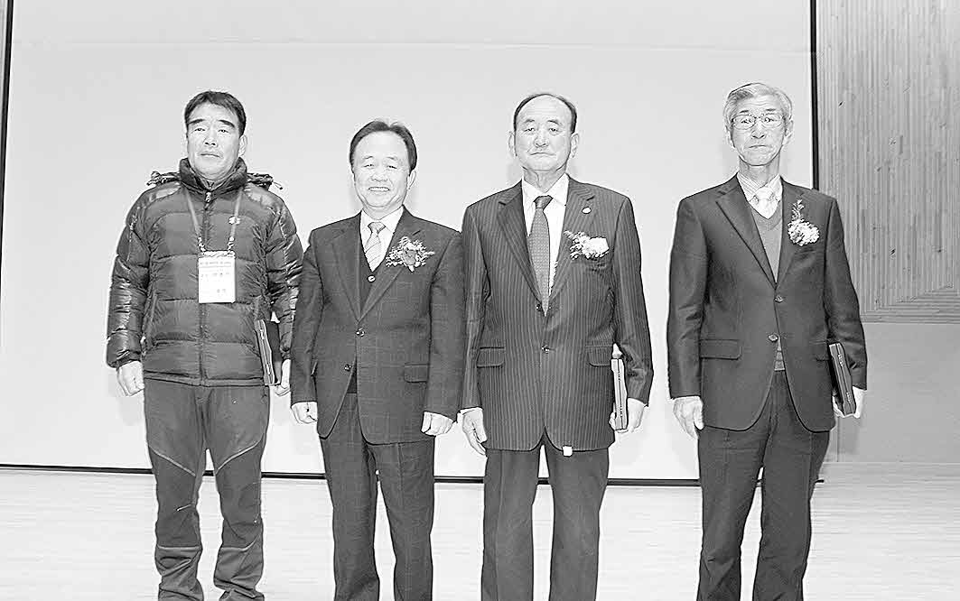 포맷변환_6-감사패 수상기념.jpg