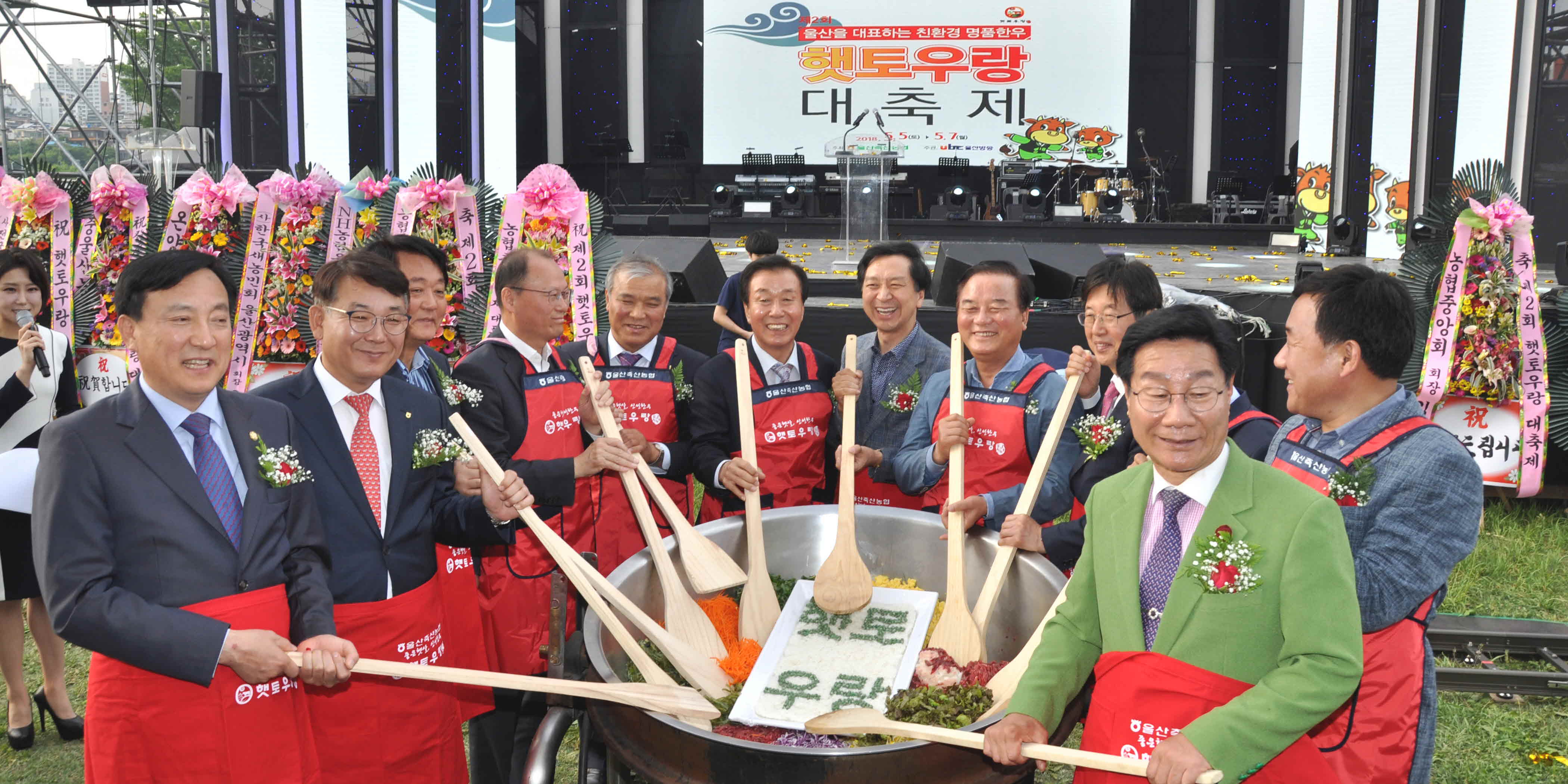 포맷변환_26-육회비빔밥 퍼포먼스.jpg