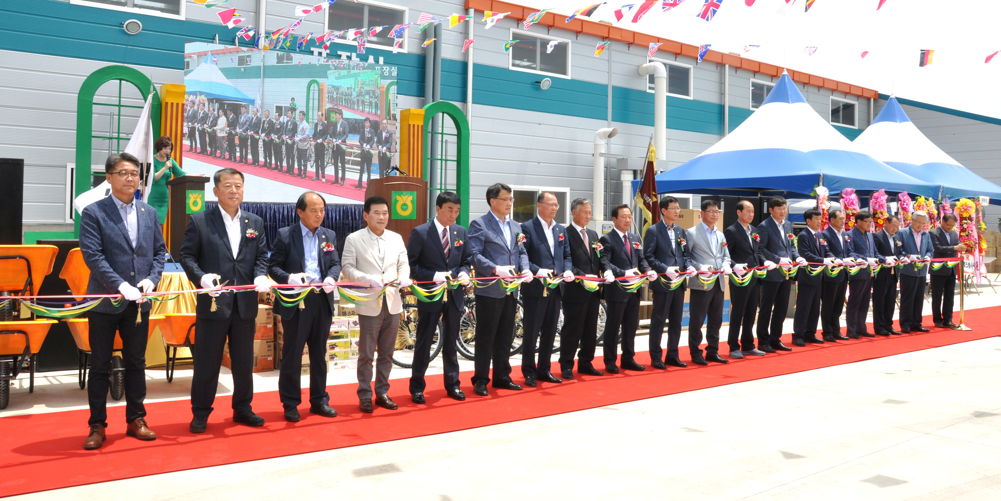 21-기념 테이프컷팅 --.jpg