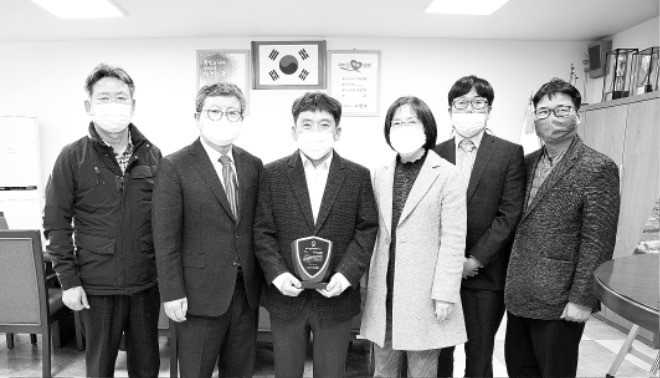 14-동오농업과학기술인상 수상.JPG