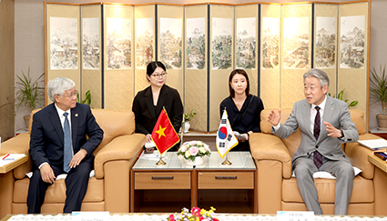 8.1-강호동 회장, 베트남 접견2.JPG