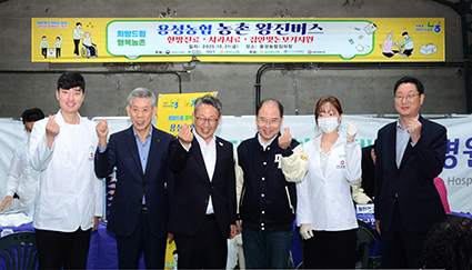 사진-용성농협 왕진버스.JPG